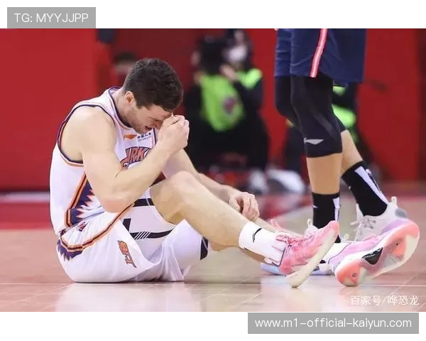 美国队奈特外线手感冰凉，核心得分点失常导致进攻停滞